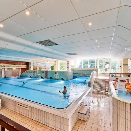 Wellness Pools Saunas With Alpine View Terrace Appart hôtel *