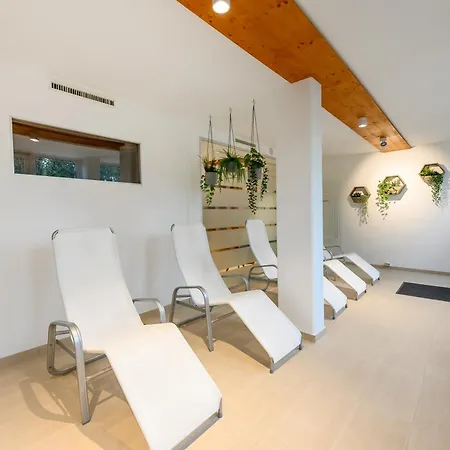 Wellness Pools Saunas With Alpine View Terrace Appart hôtel *